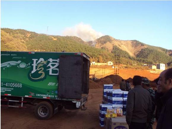 大闸箐突发山火 珍茗水及时助阵